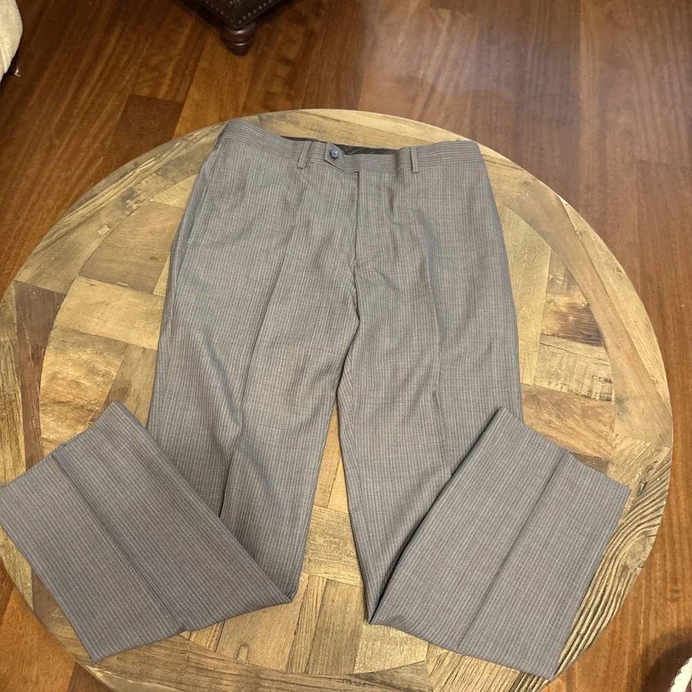 CALVIN KLEIN Mens Gray Pinstripe Wool Flat Front 2 Pc Suit 38S Jacket 32x30 Pant - Picture 11 of 12